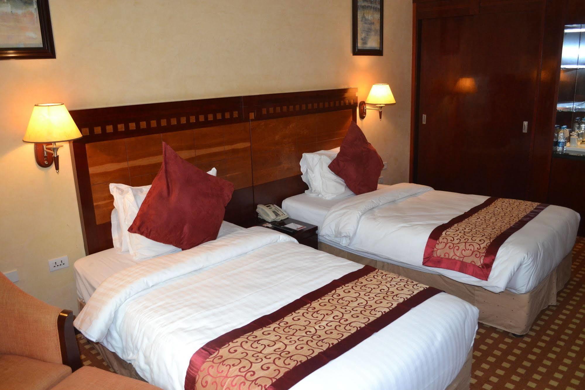 Ramada Riyadh Hotel Dış mekan fotoğraf
