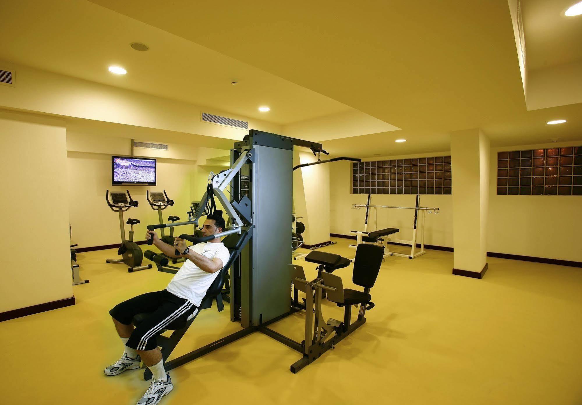 Ramada Riyadh Hotel Dış mekan fotoğraf